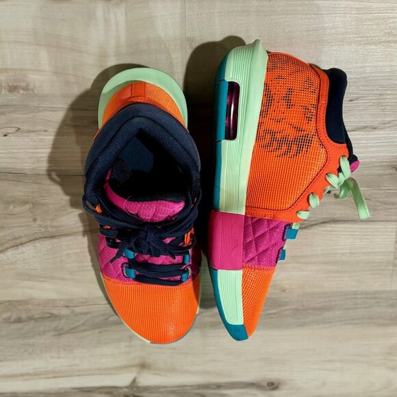 Nike LeBron Witness 8 Basketball Shoes - Picture 10 of 14